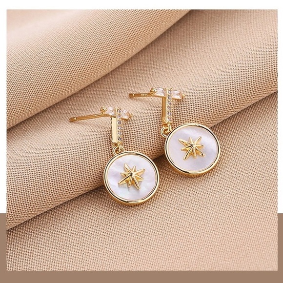 Jewelry - 💎 BOGO❗️8-pointed shining Lucky Star Earrings mother of pearl gold